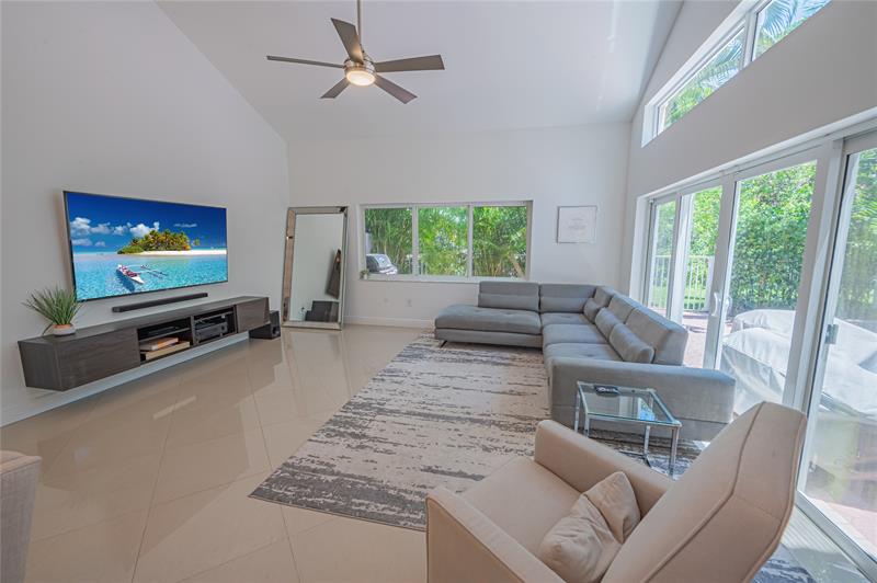 Details for 1135 Lake St, Hollywood, FL 33019
