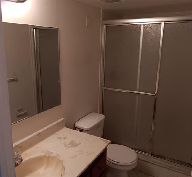 Image 11 of 30 For 109 Lake Emerald Dr  204