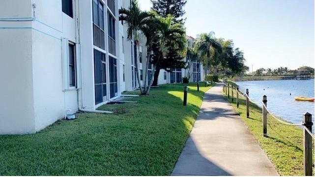 Image 22 of 30 For 109 Lake Emerald Dr  204