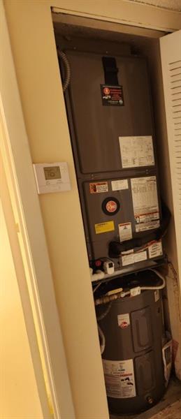 Image 29 of 30 For 109 Lake Emerald Dr  204