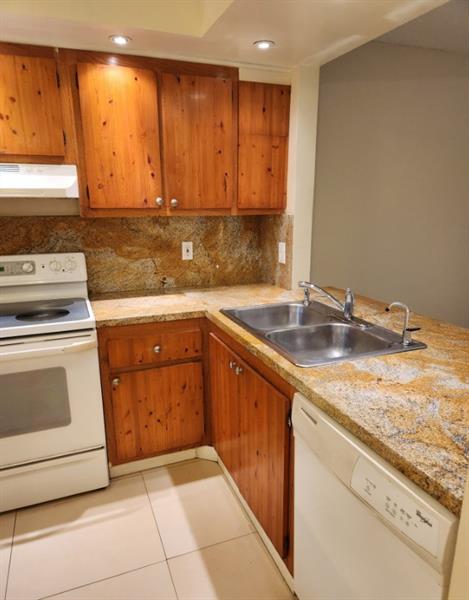 Image 5 of 30 For 109 Lake Emerald Dr  204