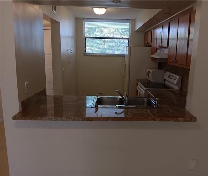 Image 7 of 30 For 109 Lake Emerald Dr  204