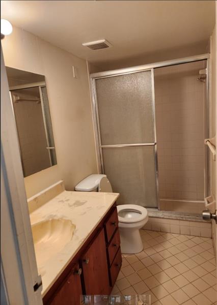 Image 8 of 30 For 109 Lake Emerald Dr  204