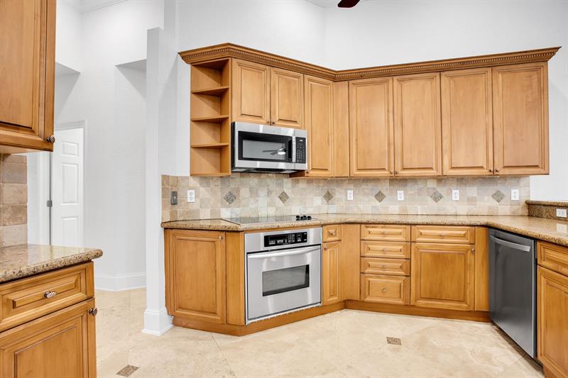 Image 18 of 53 For 2615 Oakbrook Ct