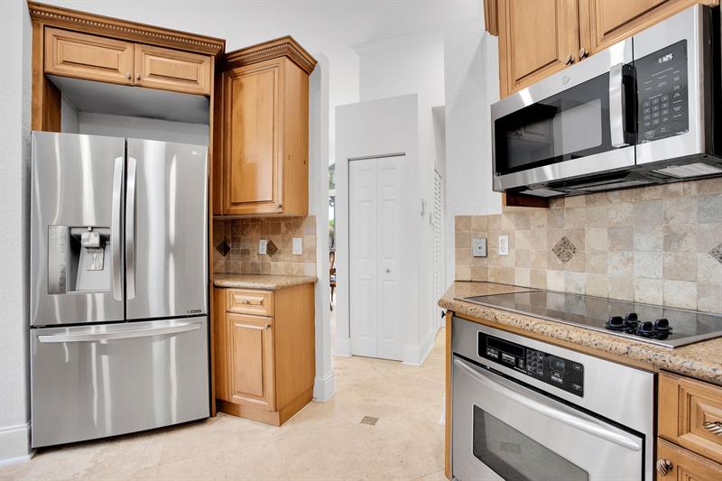 Image 20 of 53 For 2615 Oakbrook Ct