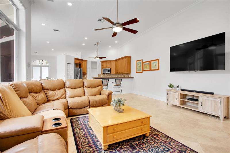 Image 21 of 53 For 2615 Oakbrook Ct