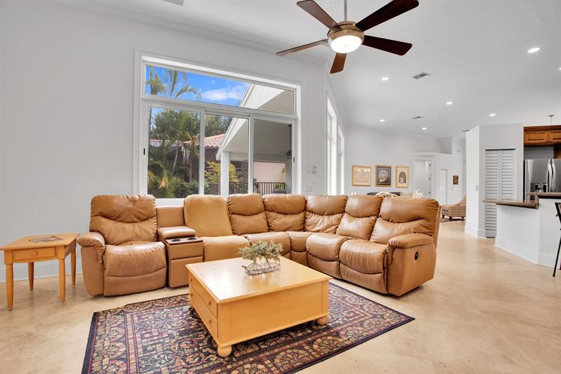 Image 22 of 53 For 2615 Oakbrook Ct
