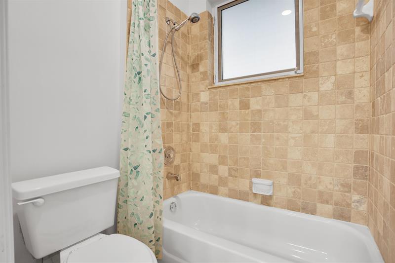 Image 25 of 53 For 2615 Oakbrook Ct