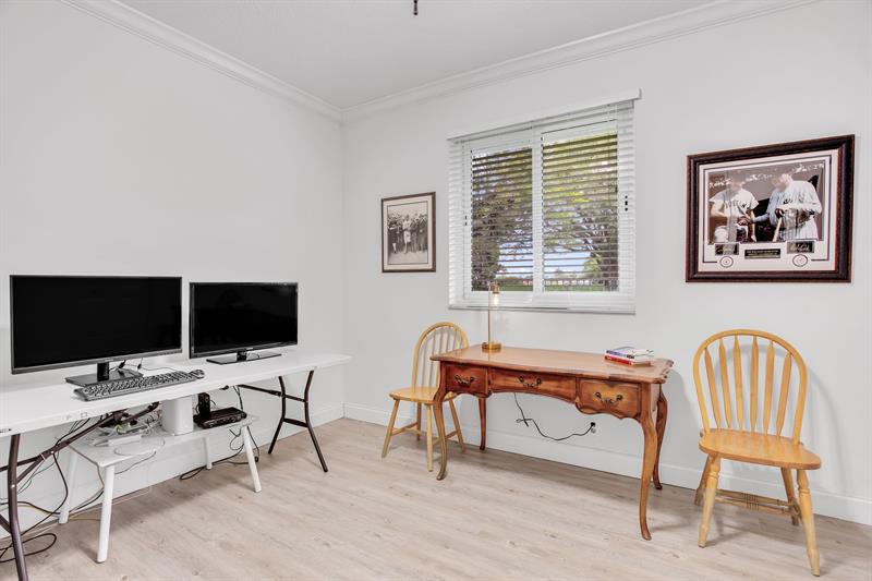 Image 27 of 53 For 2615 Oakbrook Ct