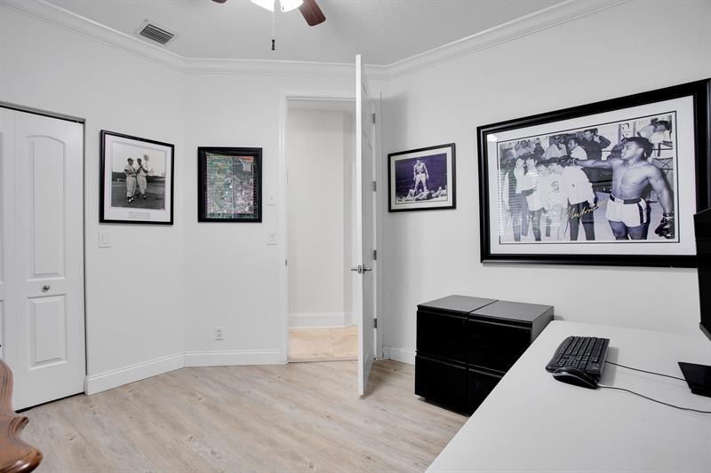 Image 28 of 53 For 2615 Oakbrook Ct