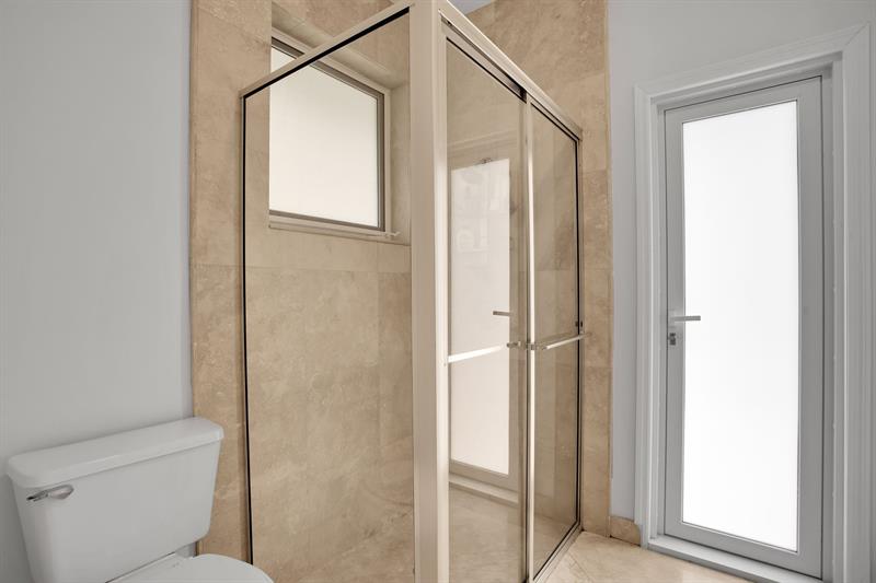 Image 32 of 53 For 2615 Oakbrook Ct