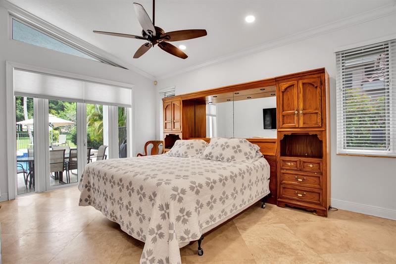 Image 33 of 53 For 2615 Oakbrook Ct