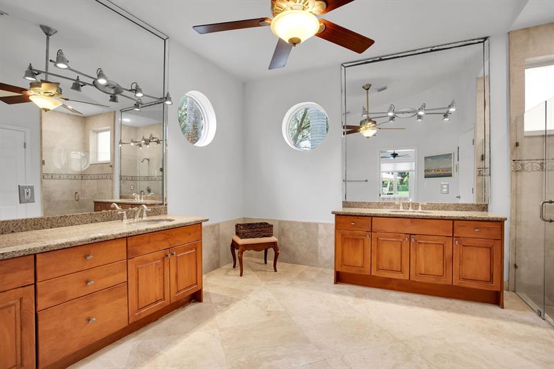 Image 35 of 53 For 2615 Oakbrook Ct