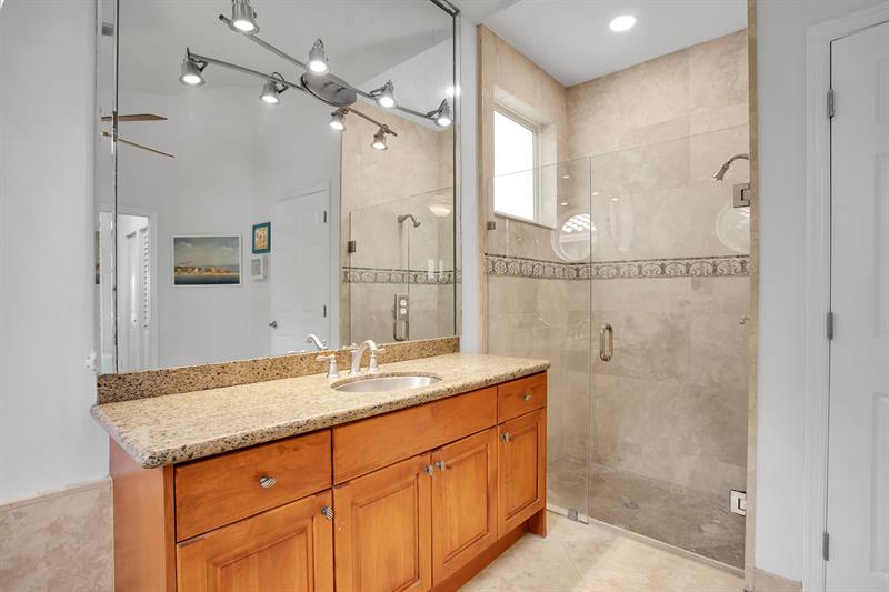Image 36 of 53 For 2615 Oakbrook Ct