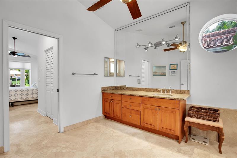 Image 37 of 53 For 2615 Oakbrook Ct