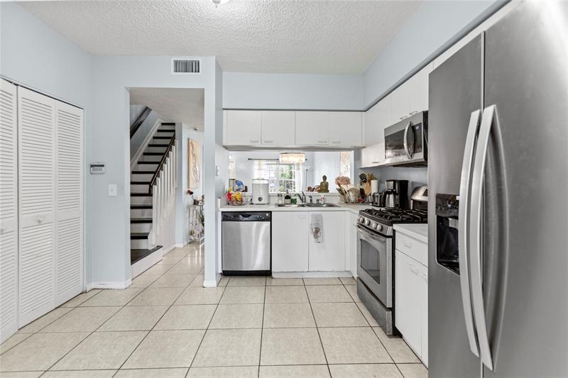 Image 8 of 26 For 7856 Dixie Beach Cir  7856