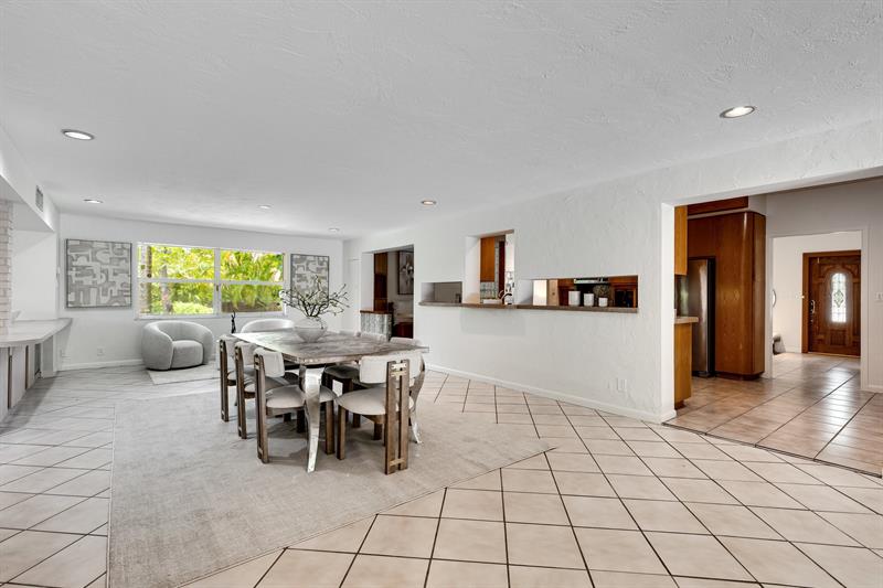 Image 12 of 44 For 9881 103rd St