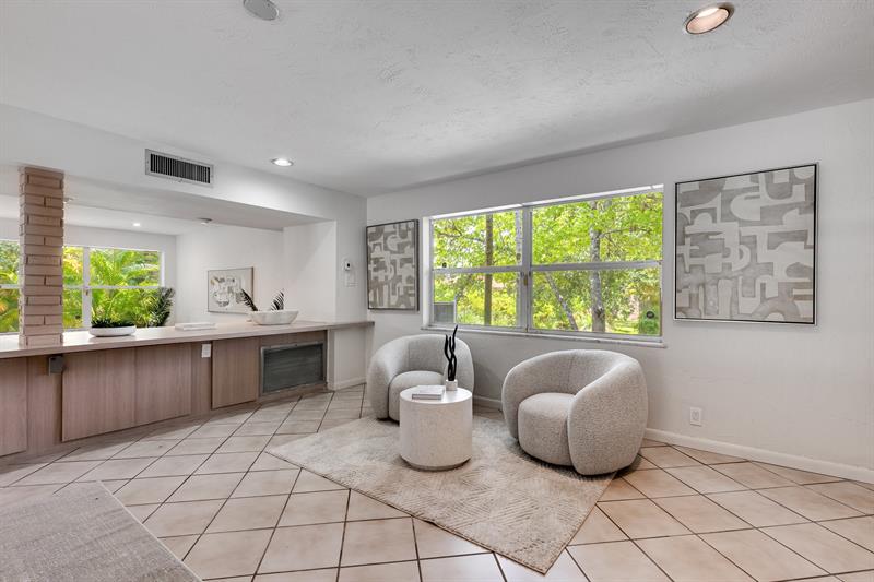 Image 14 of 44 For 9881 103rd St
