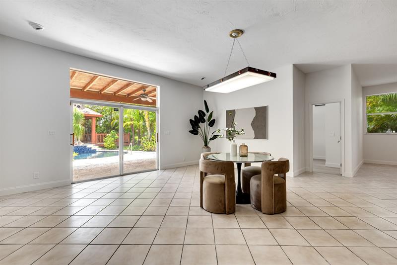 Image 17 of 44 For 9881 103rd St