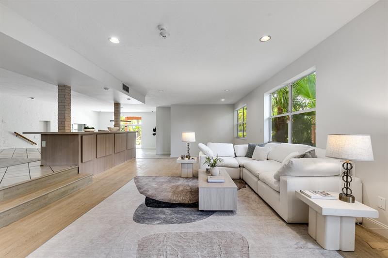Image 21 of 44 For 9881 103rd St