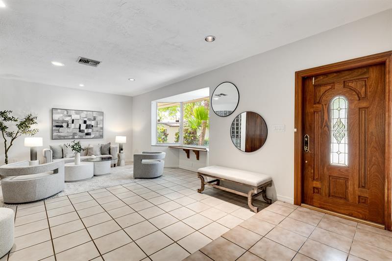 Image 4 of 44 For 9881 103rd St