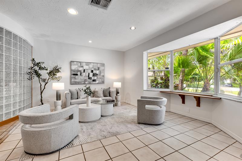 Image 7 of 44 For 9881 103rd St