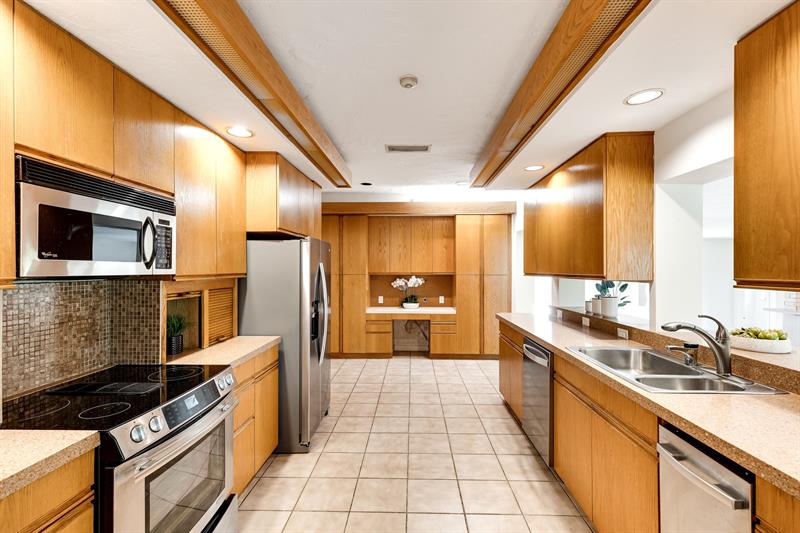 Image 9 of 44 For 9881 103rd St