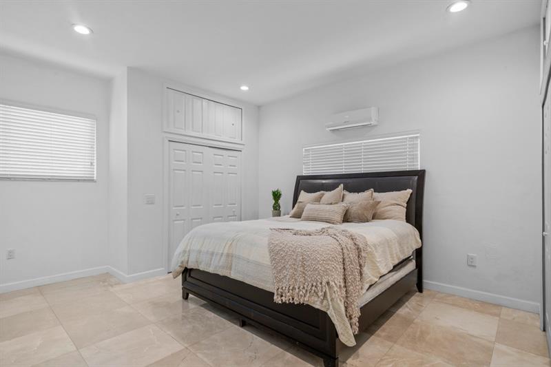 Image 13 of 45 For 15425 84th Ct
