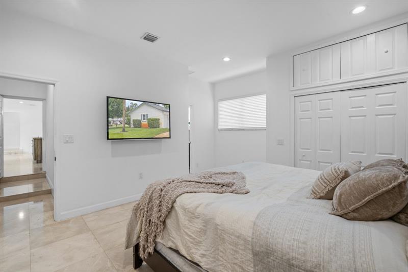 Image 15 of 45 For 15425 84th Ct