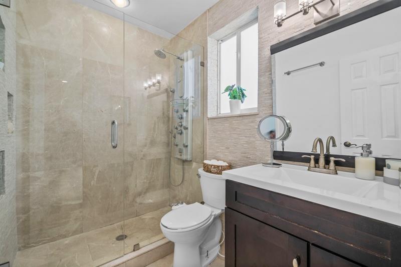 Image 16 of 45 For 15425 84th Ct