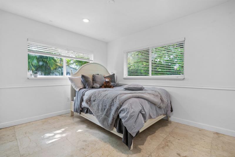 Image 17 of 45 For 15425 84th Ct