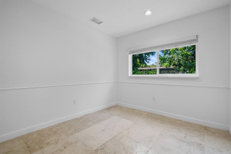 Image 20 of 45 For 15425 84th Ct