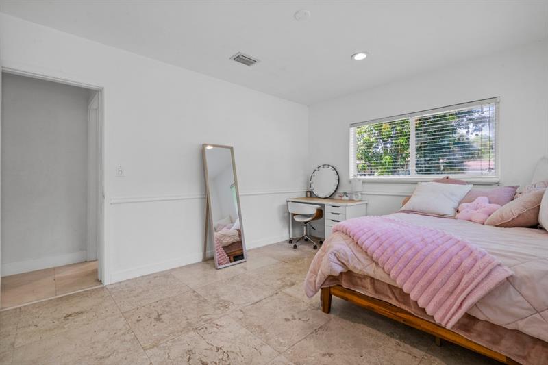 Image 25 of 45 For 15425 84th Ct