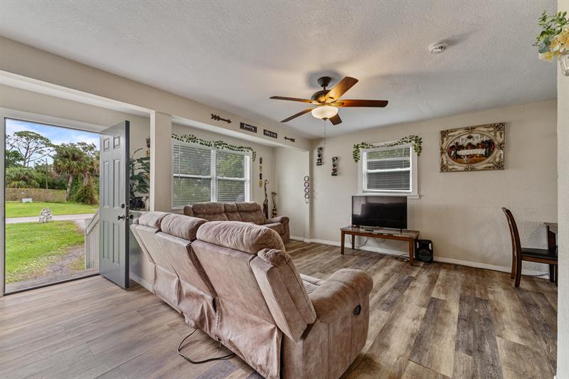 Image 3 of 19 For 2211 44th St