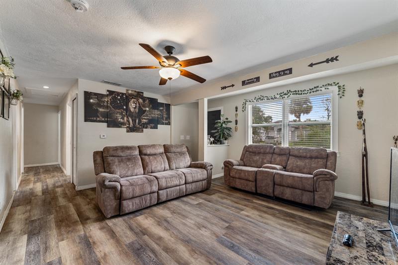 Image 4 of 19 For 2211 44th St