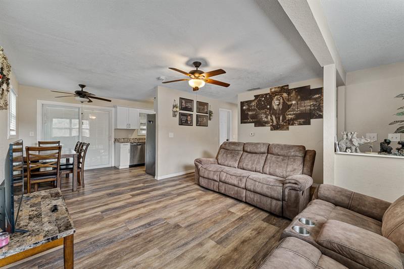 Image 5 of 19 For 2211 44th St