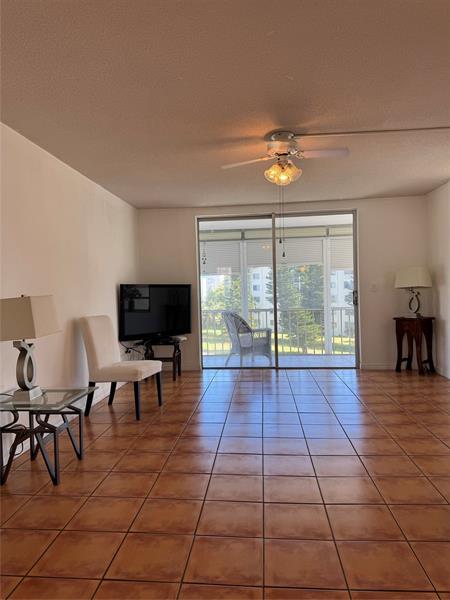 Image 4 of 28 For 2859 Leonard Dr  G414