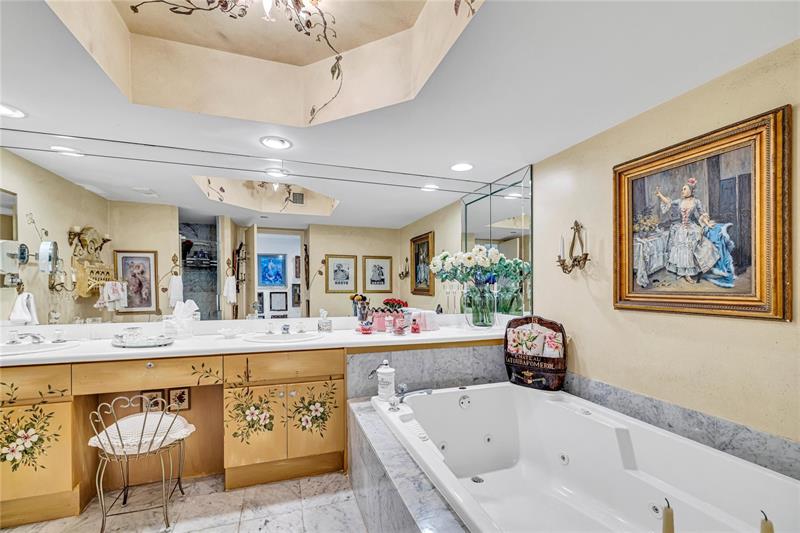 Image 11 of 27 For 16445 Collins Ave  1121