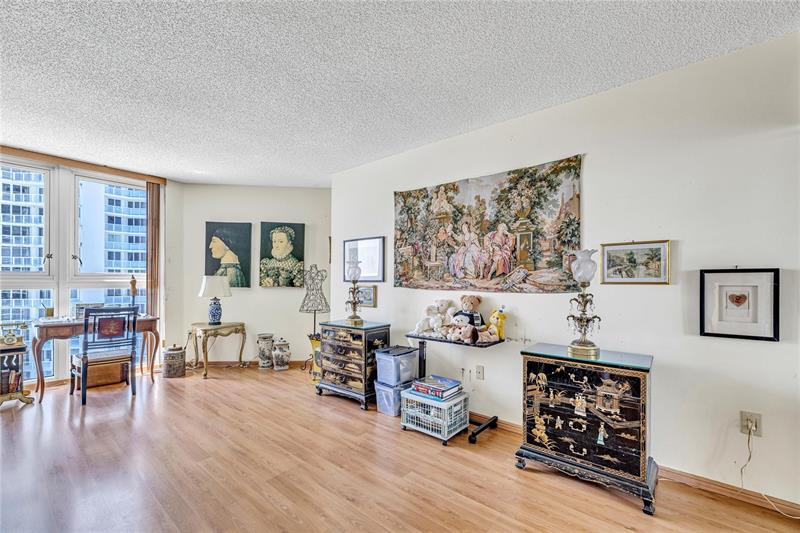 Image 13 of 27 For 16445 Collins Ave  1121