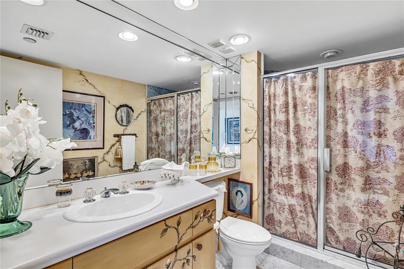 Image 14 of 27 For 16445 Collins Ave  1121