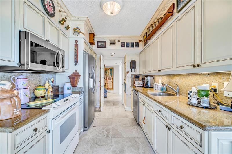 Image 7 of 27 For 16445 Collins Ave  1121