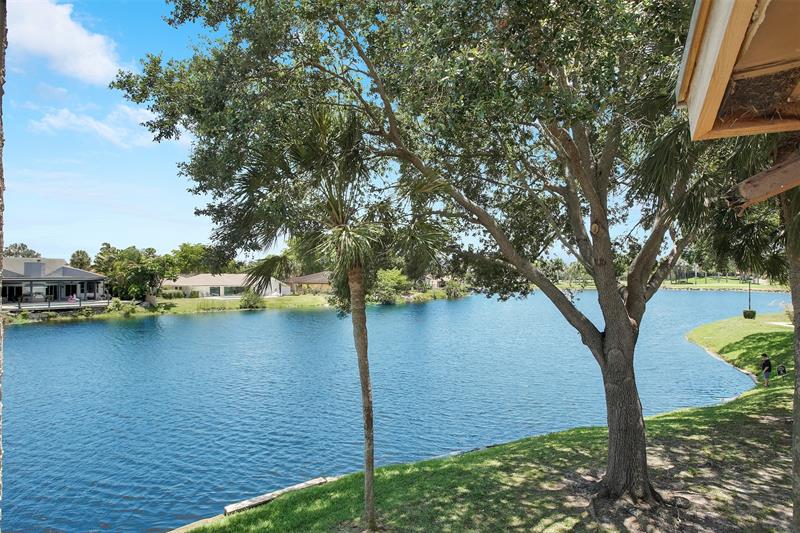 Image 24 of 35 For 248 Wimbledon Lake Dr  248