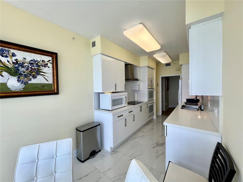 Image 20 of 53 For 6001 Ocean Dr  706