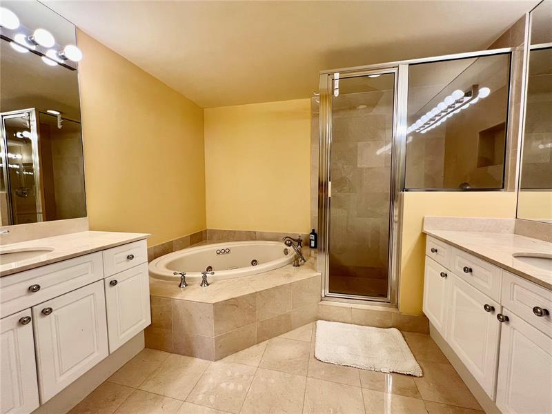 Image 25 of 53 For 6001 Ocean Dr  706