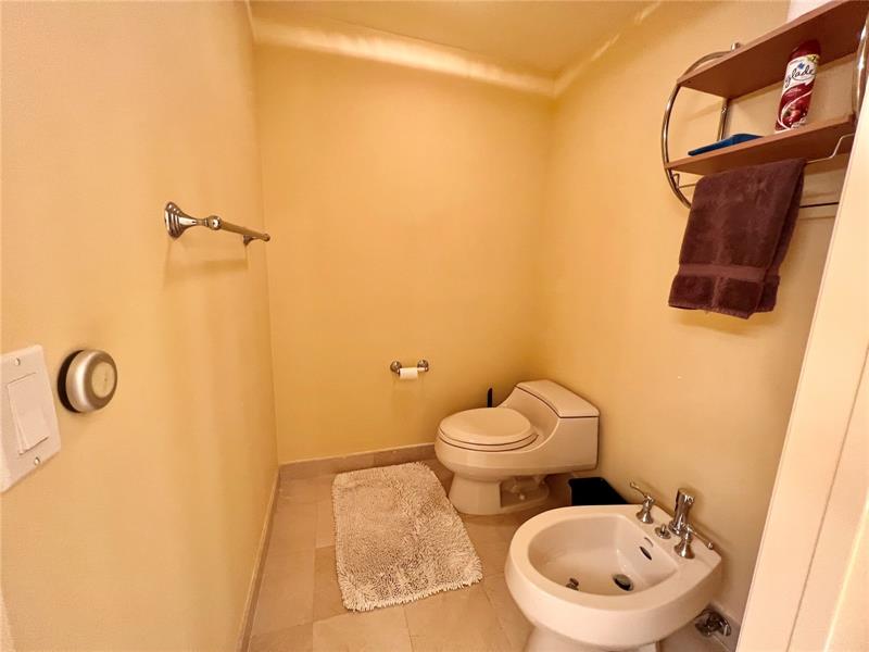 Image 27 of 53 For 6001 Ocean Dr  706