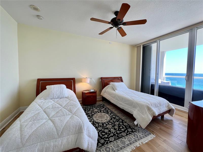 Image 28 of 53 For 6001 Ocean Dr  706