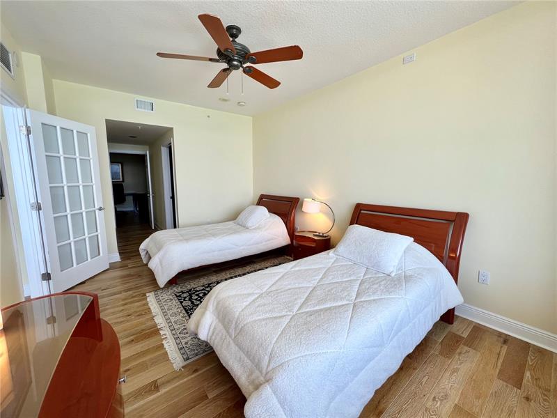 Image 29 of 53 For 6001 Ocean Dr  706