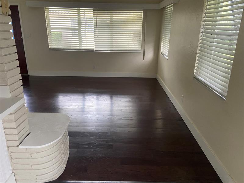 Image 13 of 33 For 925 32nd Ave