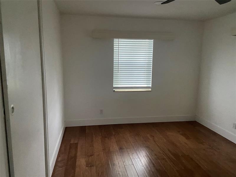 Image 15 of 33 For 925 32nd Ave