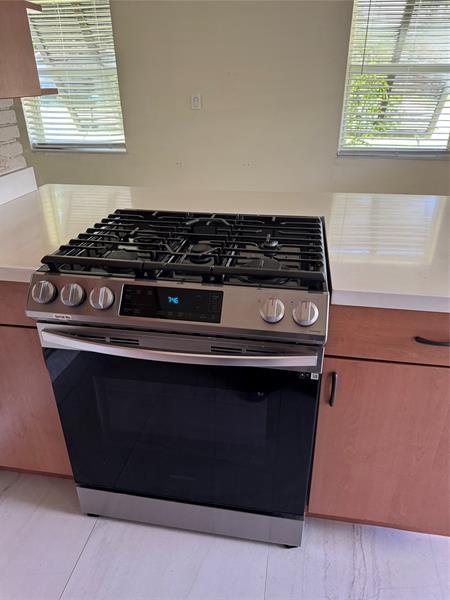 Image 8 of 33 For 925 32nd Ave
